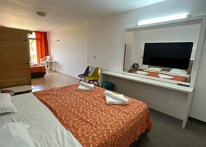 Отель Emilia Palace 3*