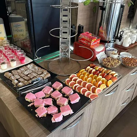 Отель Emilia Palace 3*